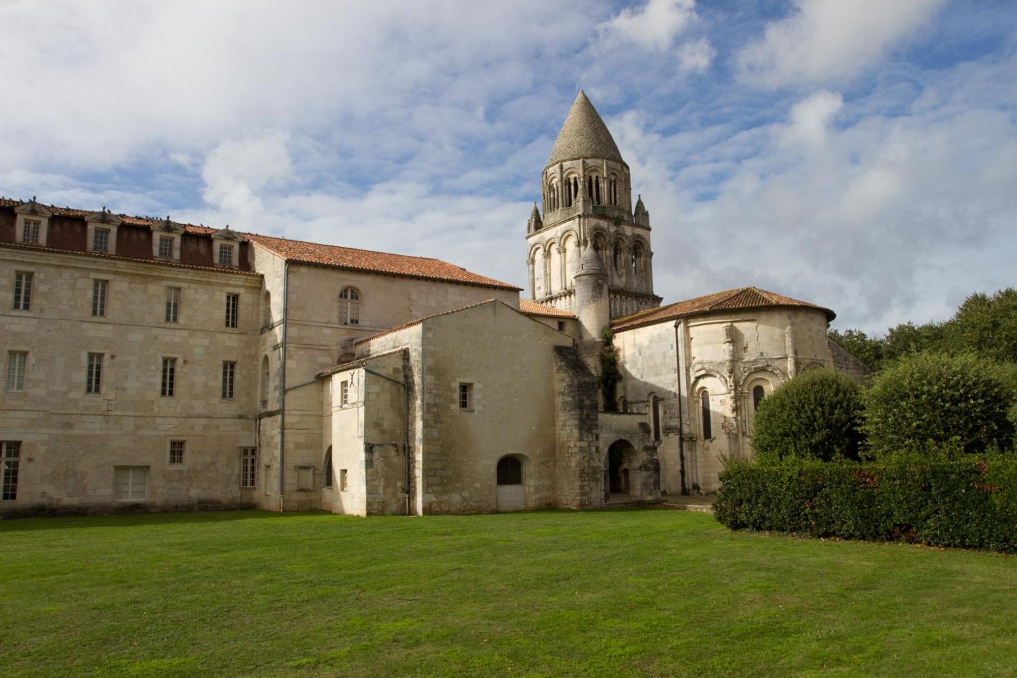 Les Chambres De L'Abbaye Saintes Kültér fotó